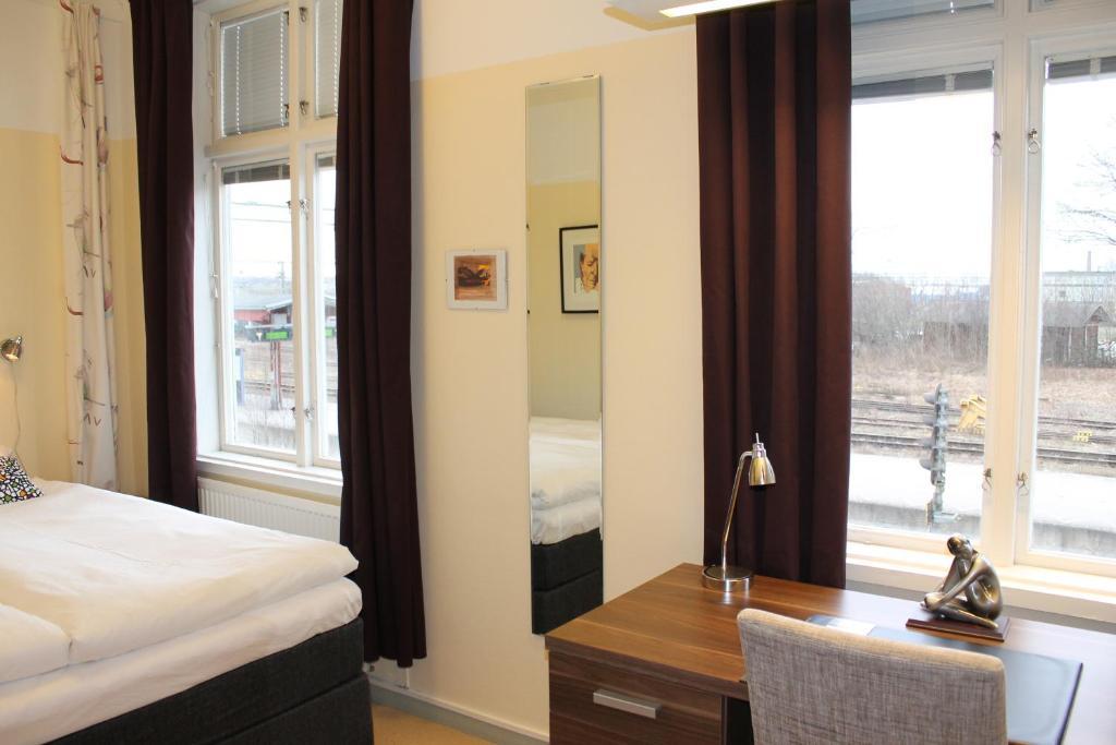 Stationshusets Hotell Och Cafe Köping Cameră foto